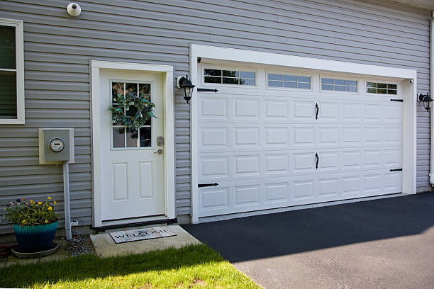24/7 Emergency Garage Door Panel Replacement experts in Walnut Grove, GA